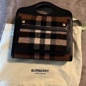BURBERRY PACKET BAG